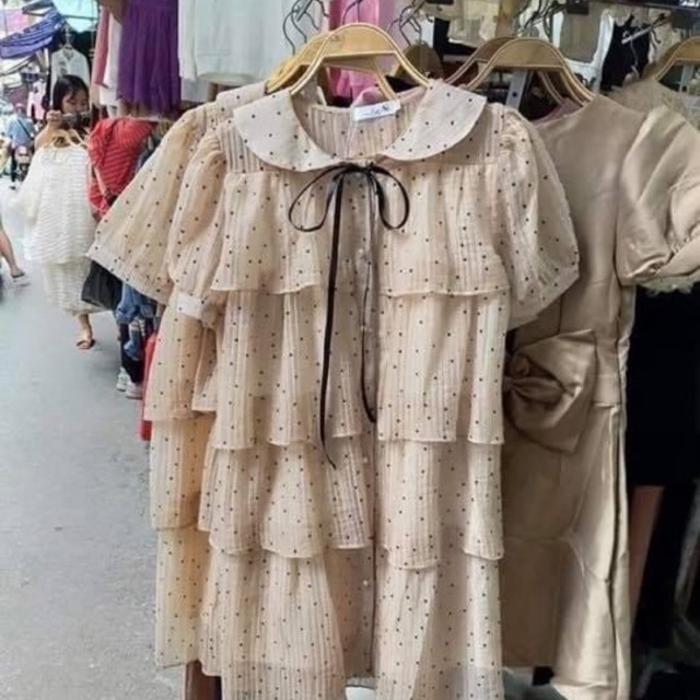 Váy hoa chấm bi