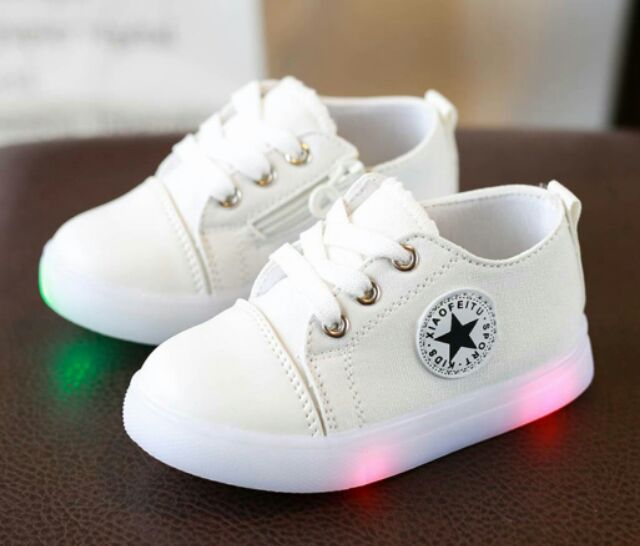 Giày dáng converse cho bé từ 1 - 6 tuổi có đèn led