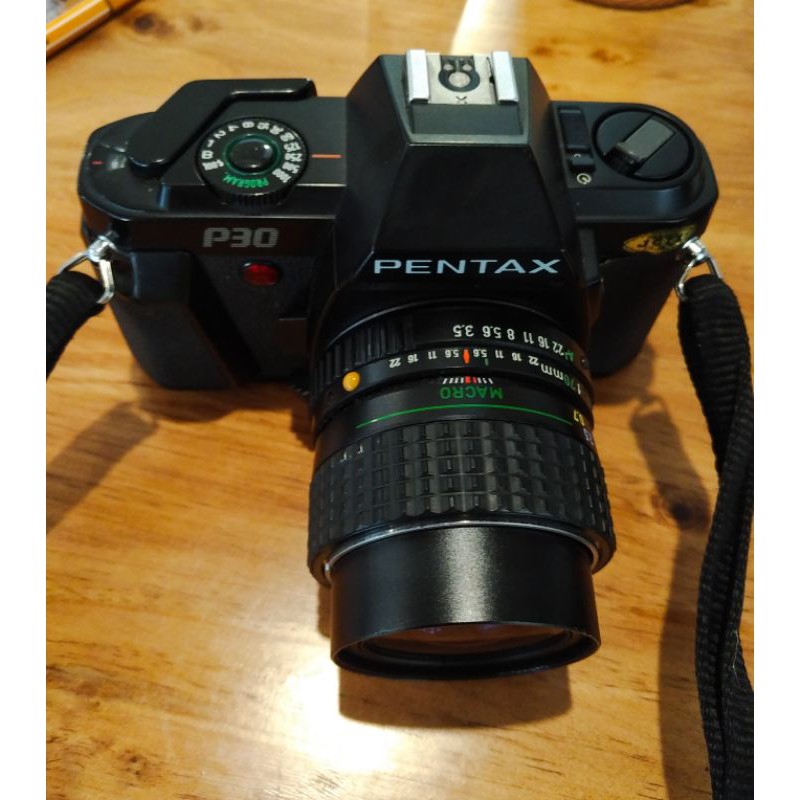 Pentax P30 và lens Pentax-a 35-70mm f3.5-4.5 macro