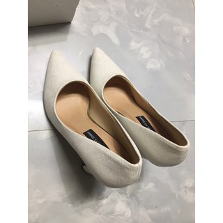 Giày cao gót trắng size 35
