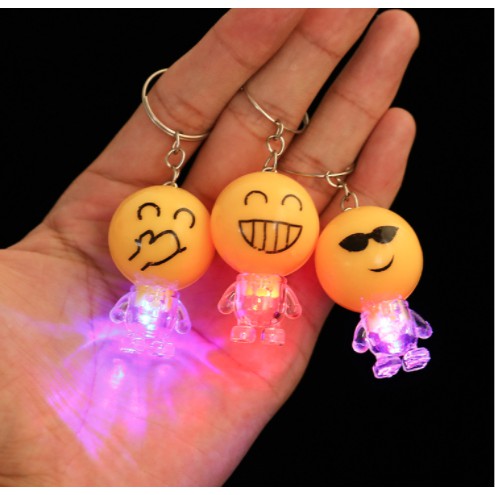 Móc khóa mặt cười Emoji có đèn phát sáng – giá rẻ nhất Shopee – làm đồ chơi cho bé hoặc tặng bạn bè