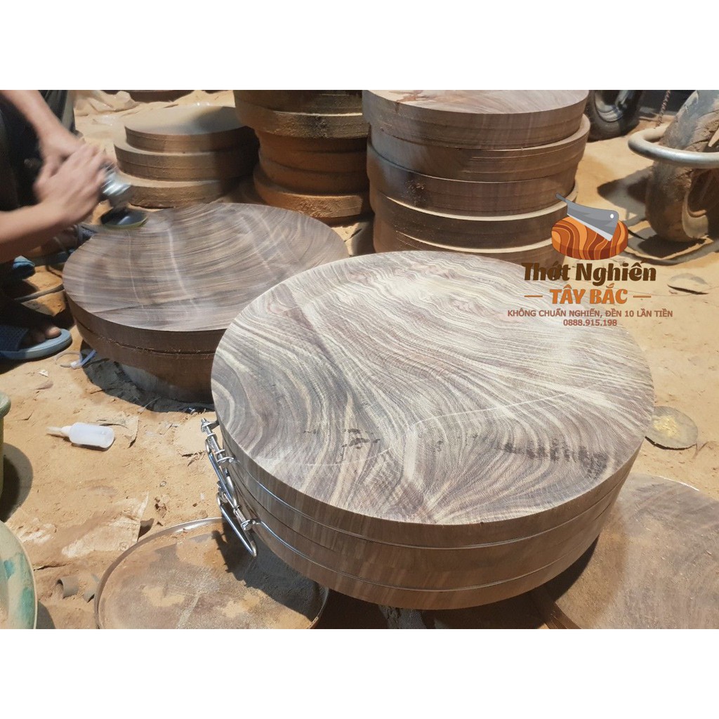 Thớt Nghiến đá Tây Bắc có đai Inox chống vỡ đường kính 44x6cm