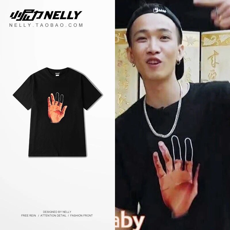 (CÓ SẴN)HÀNG CHÍNH HÃNG Áo thun NELLYHEYBIG unisex,áo thun dáng rộng in hình bàn tay bị mất 2 ngón THDX2300CJ.