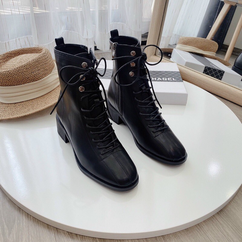 Boot buộc dây cao 4-5cm sale 550k=>350k, size 35