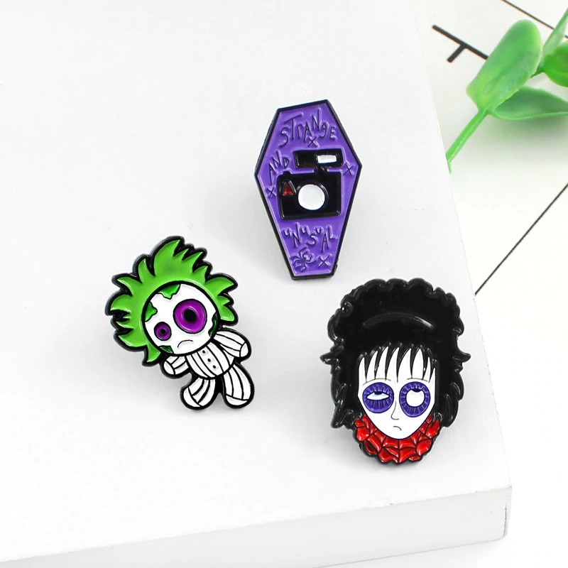 Pin cài áo Freddy Purple Puppet - GC171