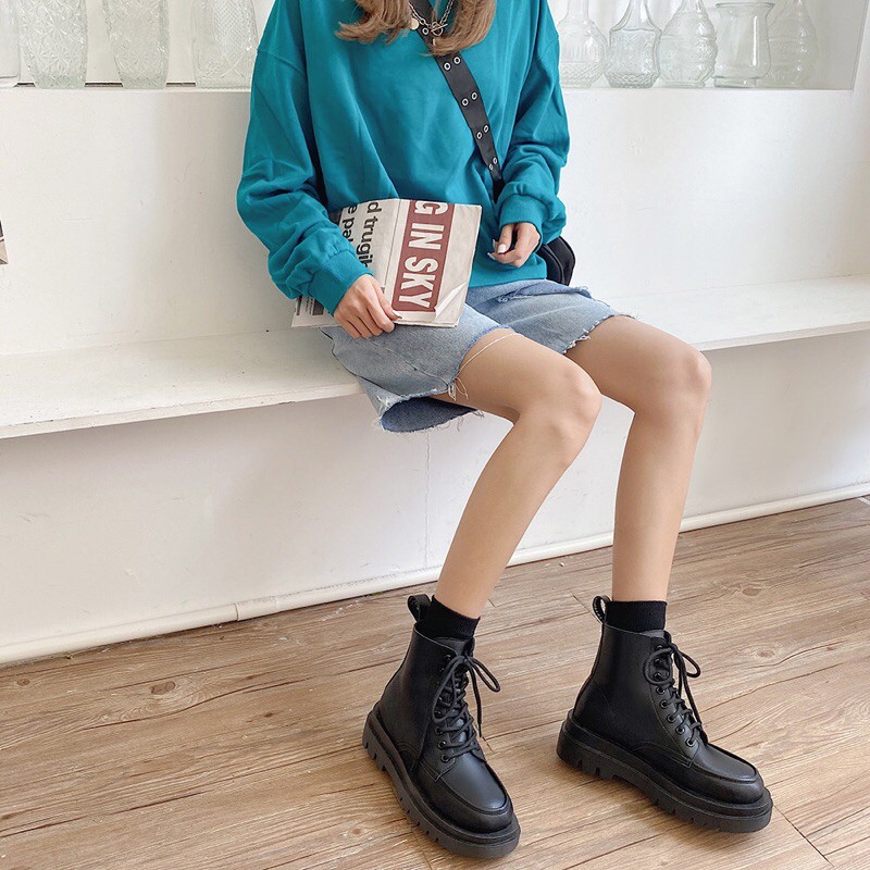 Boot đen trơn cổ lửng L921 | BigBuy360 - bigbuy360.vn