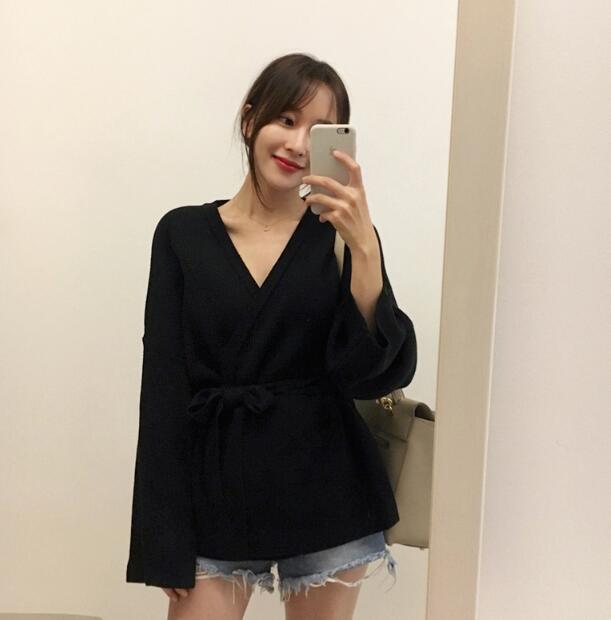 Áo Sweater Nữ Dáng Rộng Cổ Chữ V Màu Trơn Thời Trang