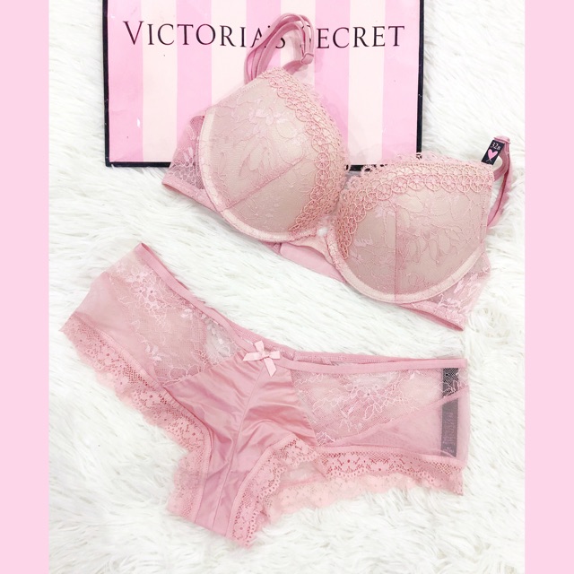 Quần lót hiệu Victoria’s Secret