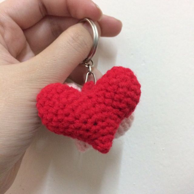 Móc khóa len handmade trái tim đôi độc quyền