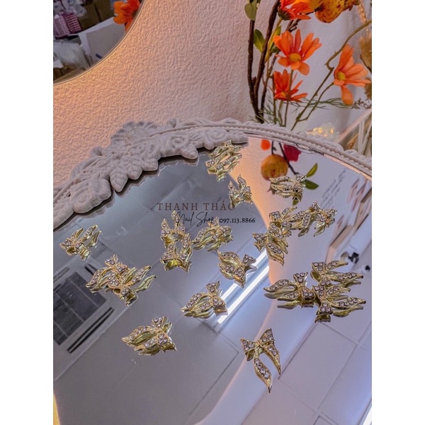 Charm nơ vàng bạc