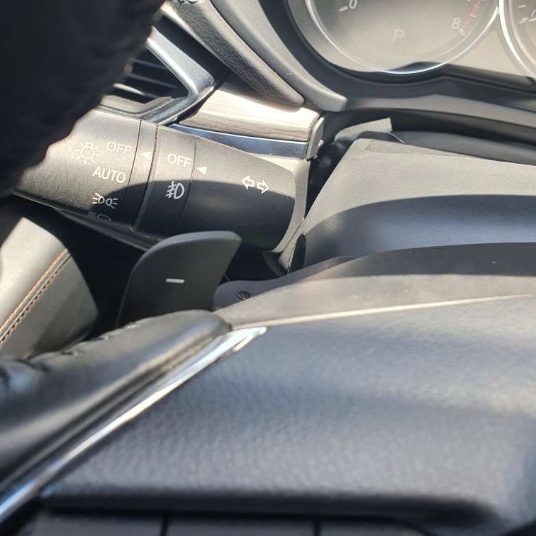 Lẫy chuyển số trên vô lăng cho xe Mazda