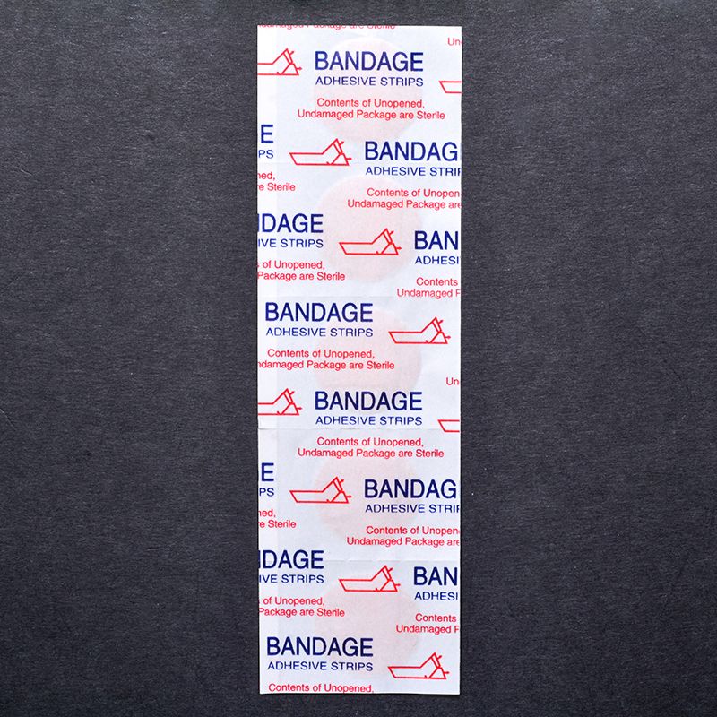 Vỉ 5 miếng băng keo cá nhân tròn Bandage. Miếng băng dán sau cấy chỉ