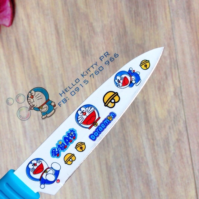 Dao có nắp bảo vệ Hello Kitty và Doraemon