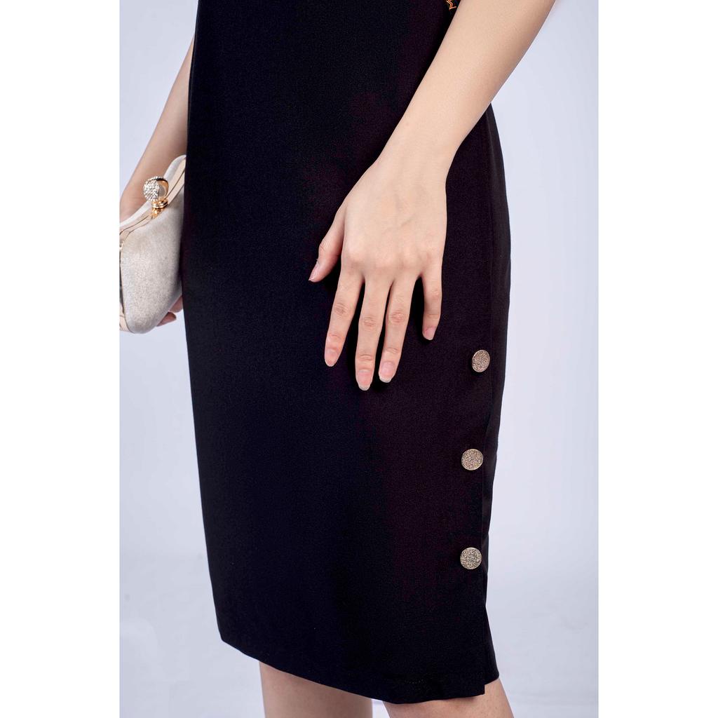 Đầm dáng bút chì, tay ngắn đính cúc trên vai, chân váy xẻ 1 bên đính cúc MMOutfit M-DA061021319
