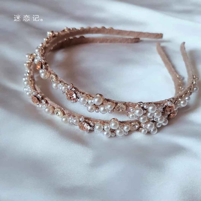 Bớm tóc đính đá