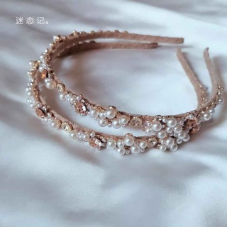 Bớm tóc đính đá