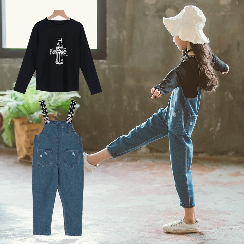 Bộ gồm áo thun cotton dài tay in hình và quần yếm thời trang Cowboy năng động cho bé