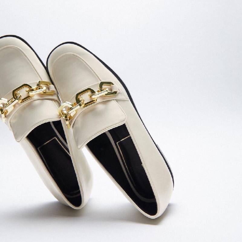 Giày mọi da trơn mũi gắn xích