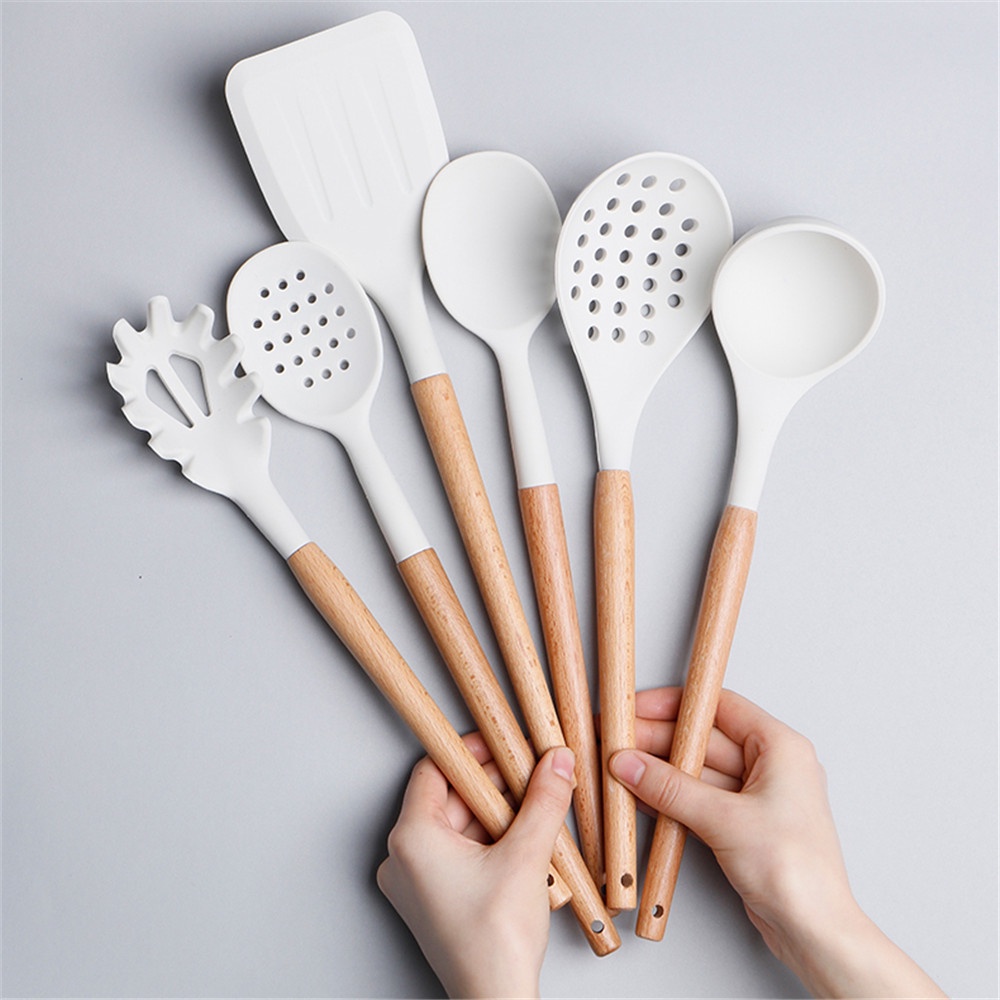 Muỗng Nấu Ăn Bằng Silicone Không Dính Cán Gỗ Tiện Dụng