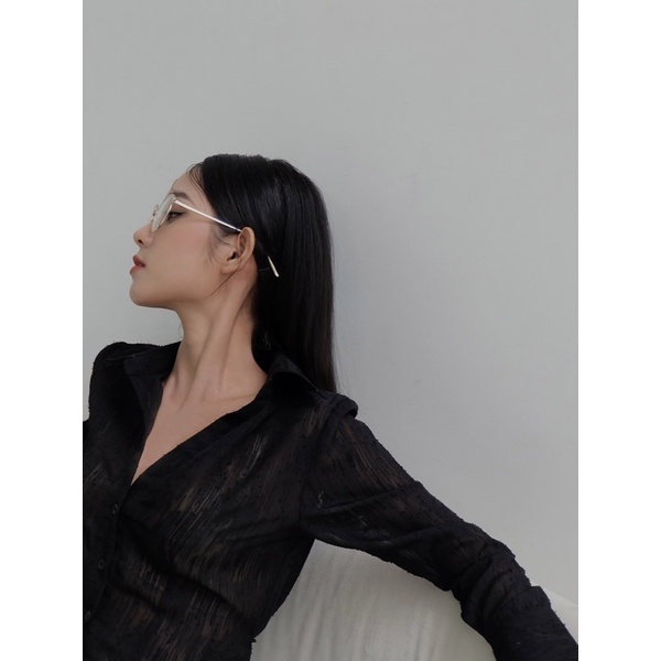 DELADE | Áo sơ mi tay dài vạt xoè, hoạ tiết thêu nổi xuyên thấu Ciara Shirt