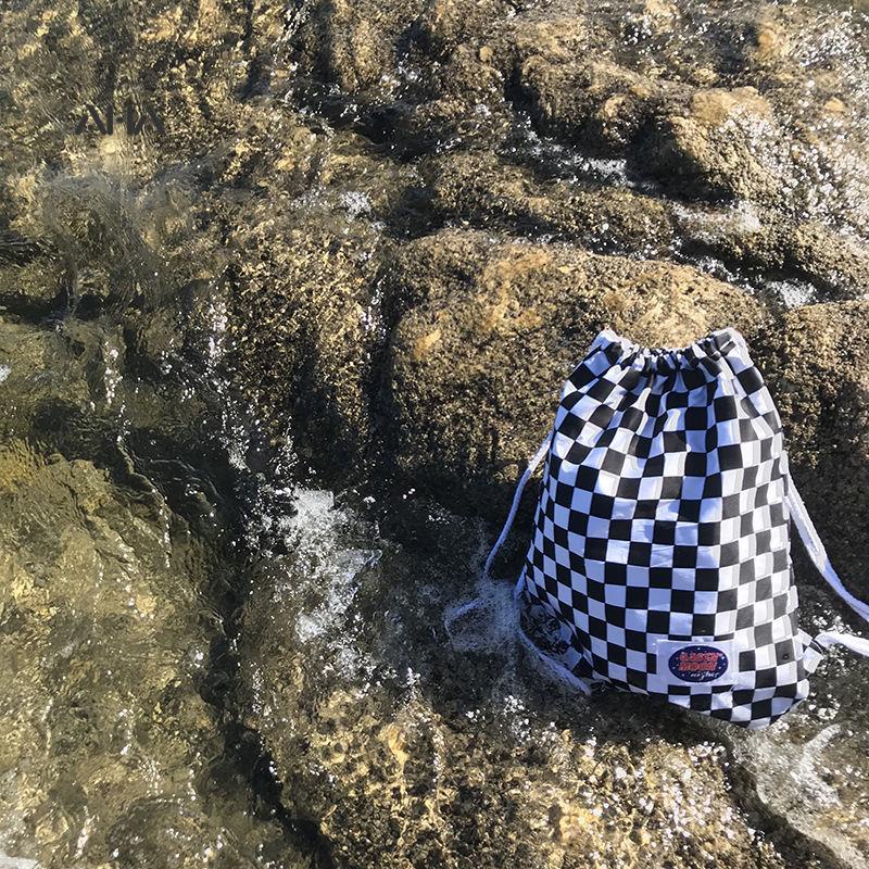 Ba Lô Dây Rút Họa Tiết Sọc Caro Trắng Đen Phong Cách Retro