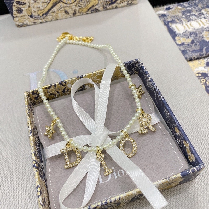 Vòng cổ choker thời trang hot trend