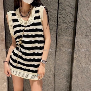 Váy len kẻ đen be lỗ