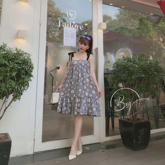 Váy bầu 2 dây hoa xinh.