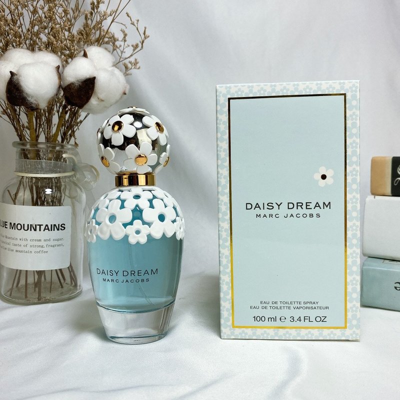 Marc Jacobs Nước hoa Blue Little Daisy Dream nhẹ nhàng kéo dài và hương hoa tươi mát và hương trái cây