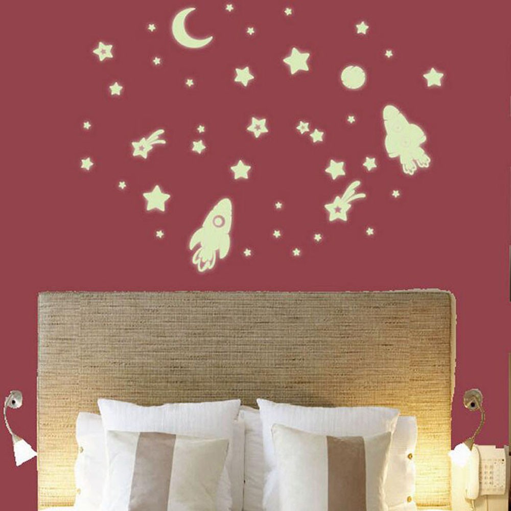 Miếng dán tường trang trí kiểu dáng ngôi sao vũ trụ phản quang đẹp mắt