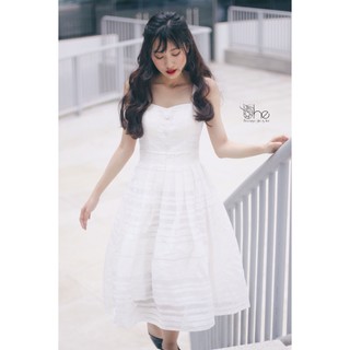 Đầm trắng hai dây dáng xoè