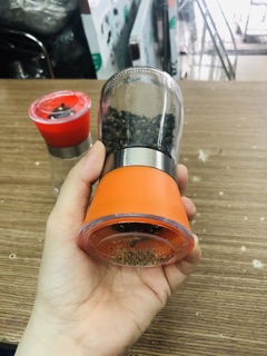 Dụng cụ xay tiêu cầm tay
