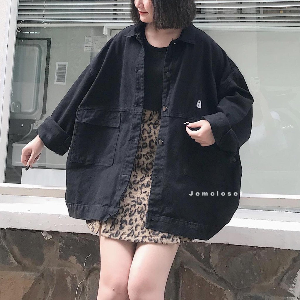 Áo Khoác Jean Nữ Form Rộng JEM CLOSET Áo Khoác Bò Nữ Màu Đen Có Hình Thêu Trước Ngực Mix Đồ Đa Dạng TINNAL 1965