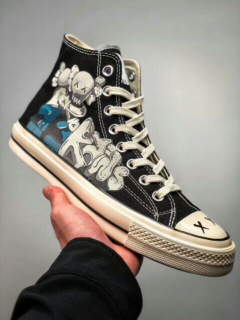 Giày Converse x Kaws màu vàng