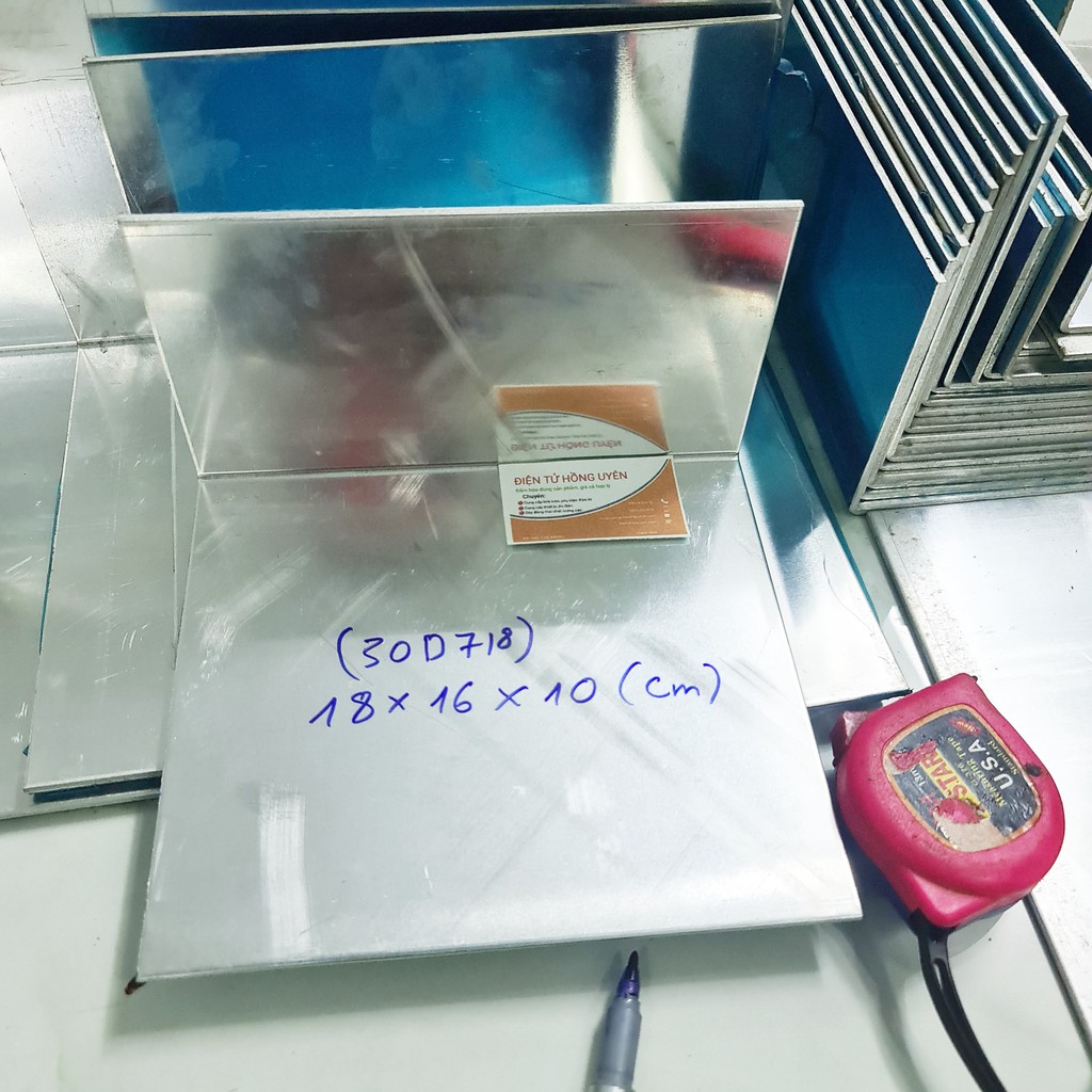 Nhôm tấm làm máy 1 vế 30D718 Víp. Dày 3 Li rất cứng. Tản nhiệt cho sò D718, B688..Kích thước 160x180x100mm dập CNC chữ L