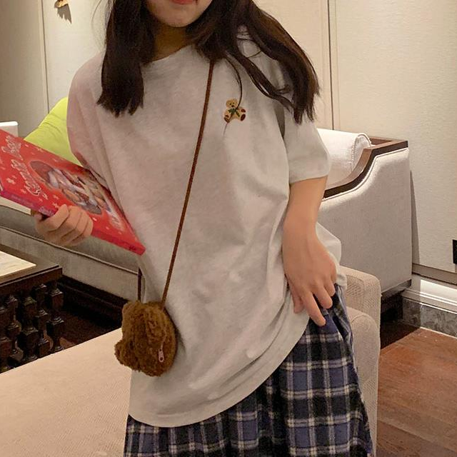 Áo thun tay ngắn cổ tròn in họa tiết chú gấu hoạt hình đáng yêu thời trang