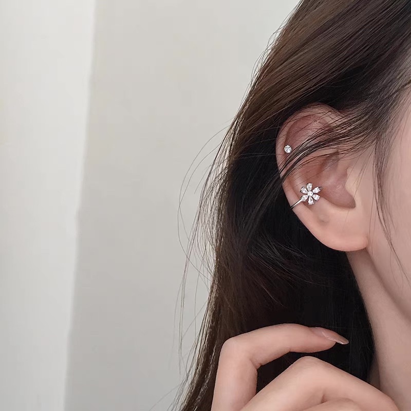 1 chiếc khuyên kẹp vành tai không cầm bấm lỗ