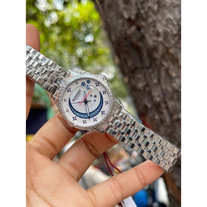 ĐỒNG HỒ NỮ SUNRISE CHÍNH HÃNG TRĂNG SAO LẤP LÁNH CÙNG VIÊN HỘT MẶT KÍNH SAPPHIRE CHỐNG TRẦY SIZE 30mm