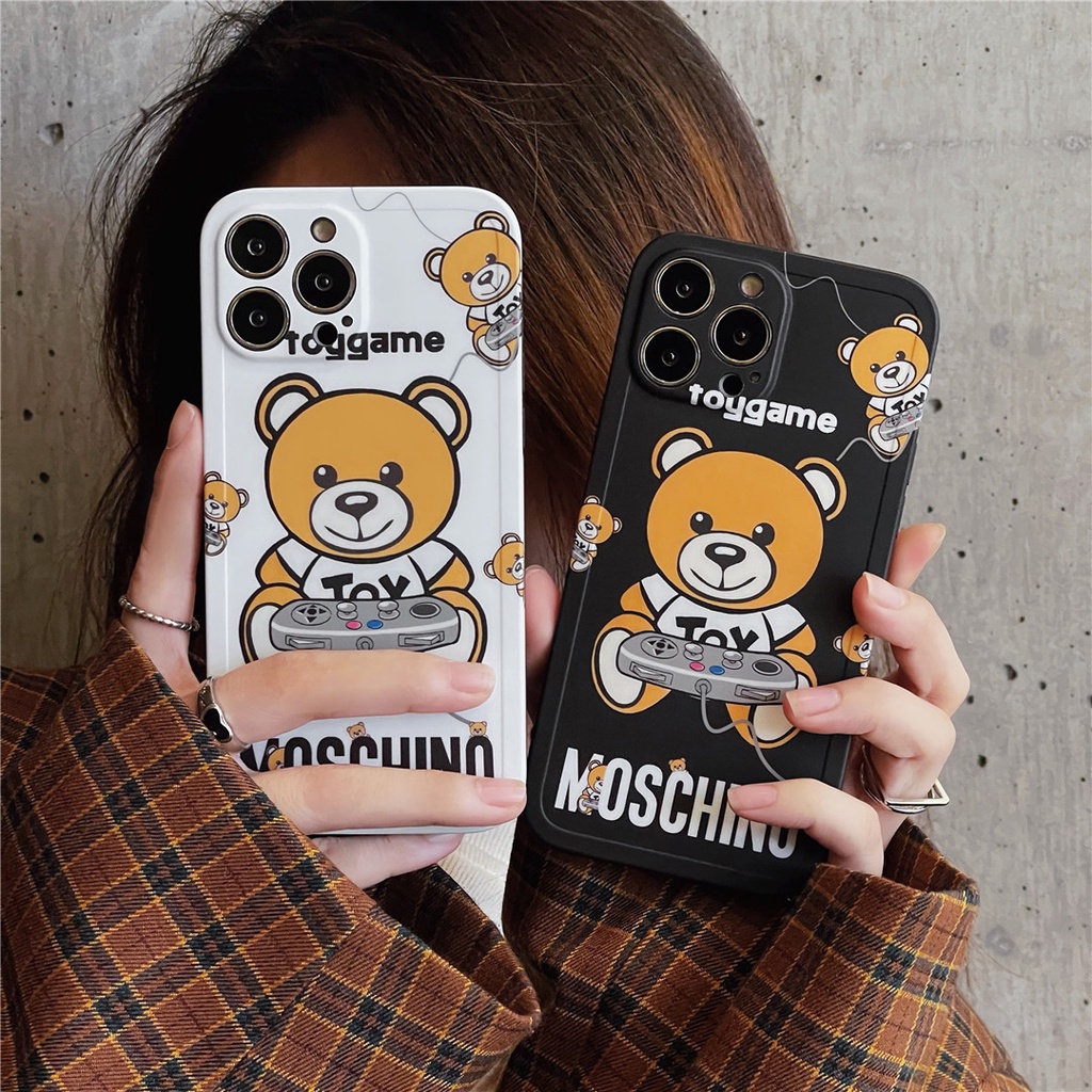 Ốp Điện Thoại Nhựa Cứng In Hình Gấu moschino Cho iphone15 14 13 12 mini 11 pro max 6 / 6s / 7 / 8plus se2 x / xs xr xsmax #Hg5032