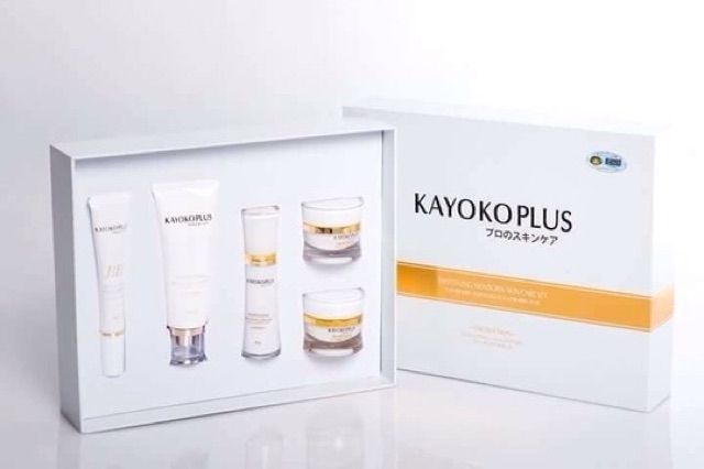  Kayoko
Quy cách: Bộ gồm 5 sp
– Sữa rửa mặt Kayoko chăm sóc da ngừa mụn, nhỏ lỗ chân lông, sạch nhờn ngừa nám.