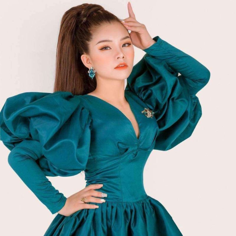 đầm dạ hội xòe tay dài phồng cổ V chất như nước cất