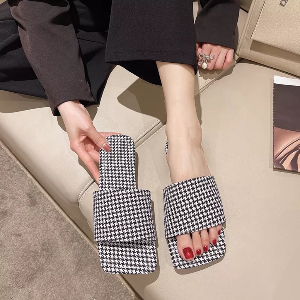 Hàng sẵn: Dép kẻ quai ngang mũi vuông 2 kiểu( quai ngang, quai chéo)