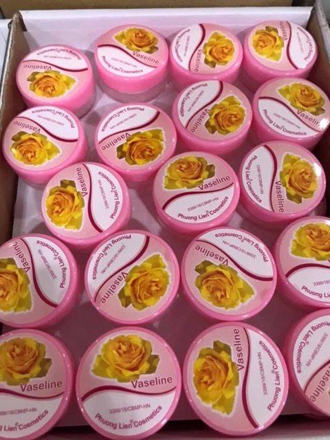 Kem Dưỡng Ẩm Vaseline Tinh Chất Dừa & Vitamin E 15g