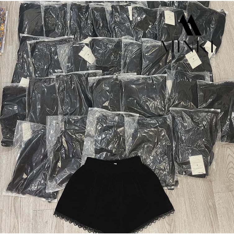 QUẦN SOOC ĐÙI NHUNG MỀM SANG CHẢNH - CHẤT LIỆU NHUNG PHA REN THU ĐÔNG 2021 - HÀNG LOẠI 1 CHẤT LƯƠNG CAO - MÀU ĐEN | BigBuy360 - bigbuy360.vn