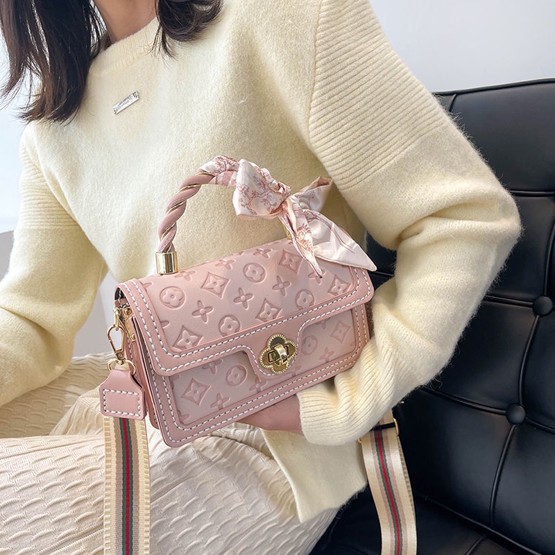 Túi đeo chéo tự may thời trang cho nữ