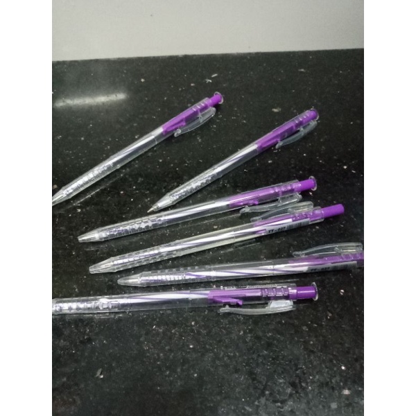 01 cây bút bi 0.7mm ruột tím