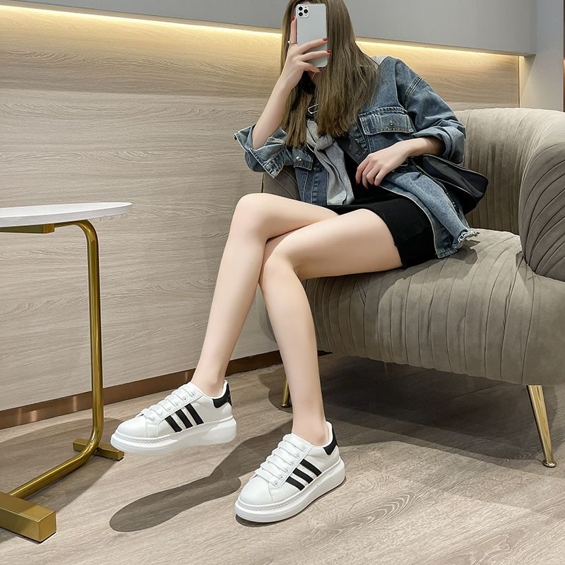 Giày Thể Thao Nữ Độn Đế Tăng Chiều Cao ,giày Mcqueen 3 Sọc Nam Nữ Chất Liệu Cao Cấp Siêu Bền Đẹp,Nhẹ Thoáng Khí GN51