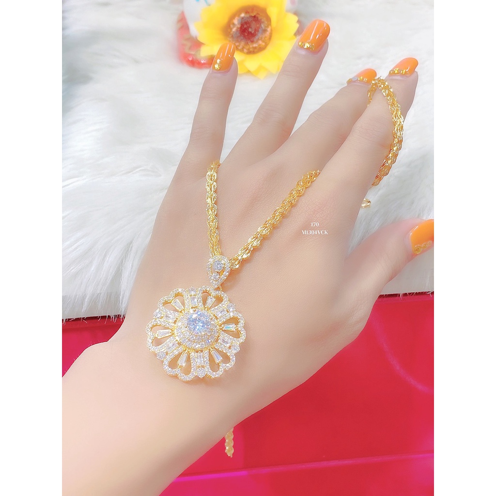 Mặt dây chuyền nữ UHA mạ vàng 18K kiểu dáng sang trọng M1304