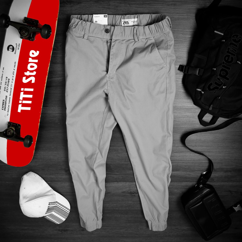 Có tất cả các loại quần âu cho bé trai.」There are all kinds of casual pants for boys.