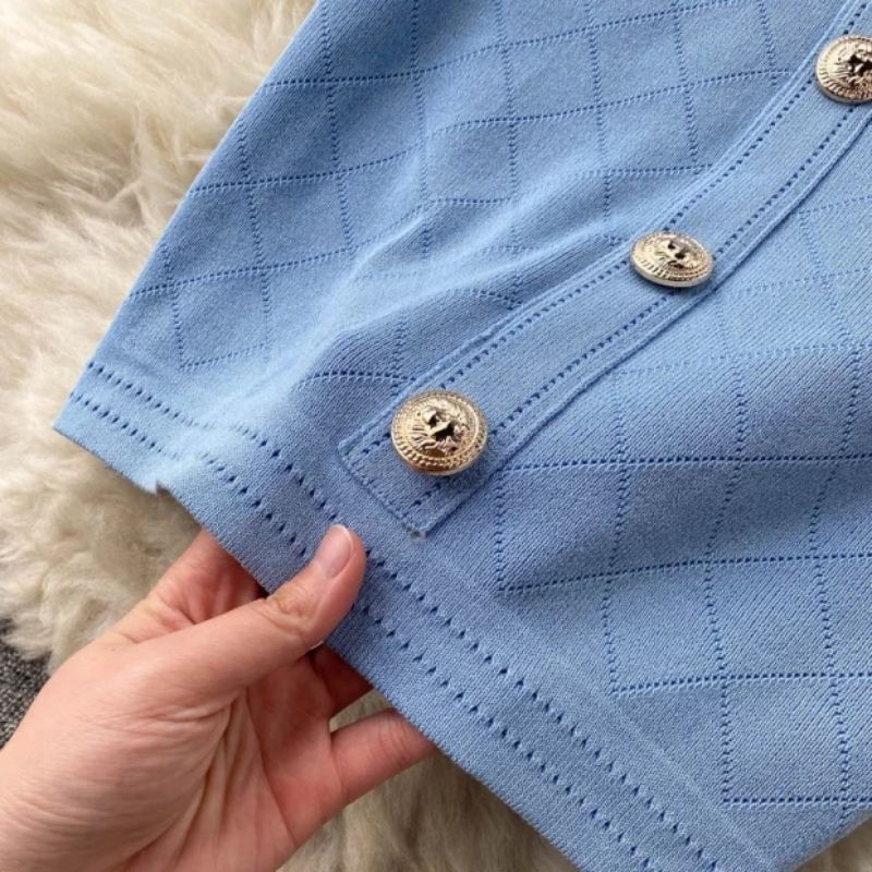 Đầm len ôm body Hương Giang đính nút siêu hotttt